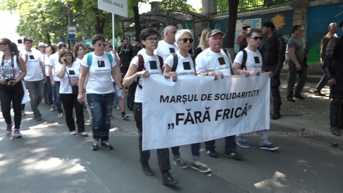Marșul de solidaritate „Fără Frică” va avea loc duminică: Vă rugăm să nu luați postere și pancarte cu mesaje, dar să veniți cu flori Marșul de solidaritate „Fără Frică” va avea loc duminică: Vă rugăm să nu luați postere și pancarte cu mesaje, dar să veniți cu flori