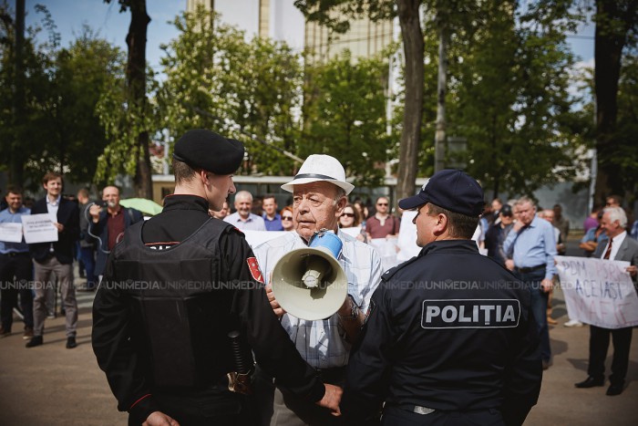 Măsuri de sporire a protecției persoanelor aflate în custodia Poliţiei. Guvernul a votat un plan de acțiuni privind reducerea relelor tratamente, abuzului şi discriminării Măsuri de sporire a protecției persoanelor aflate în custodia Poliţiei. Guvernul a votat un plan de acțiuni privind reducerea relelor tratamente, abuzului şi discriminării