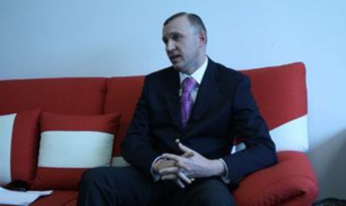 Membrul CCA Artur Cozma: Salariu de 6 mii de lei de la stat, autoturism de 1 milion de lei și 5 firme „fără venituri” Membrul CCA Artur Cozma: Salariu de 6 mii de lei de la stat, autoturism de 1 milion de lei și 5 firme „fără venituri”