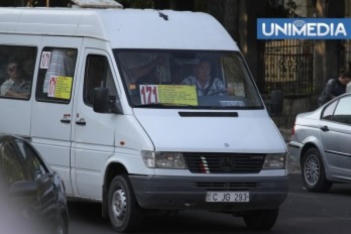 Șoferii de microbuze au renunțat la grevă și au ieșit pe traseu Șoferii de microbuze au renunțat la grevă și au ieșit pe traseu