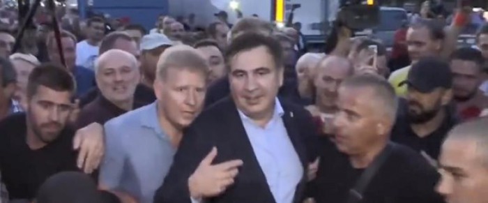 Mihail Saakaşvili, însoțit de sute de susținători, a forțat intrarea în Ucraina Mihail Saakaşvili, însoțit de sute de susținători, a forțat intrarea în Ucraina