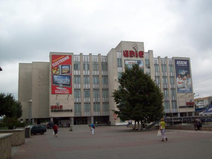 Mold-street: De cine sau de ce se ascund misterioșii acționari ai magazinului UNIC Mold-street: De cine sau de ce se ascund misterioșii acționari ai magazinului UNIC