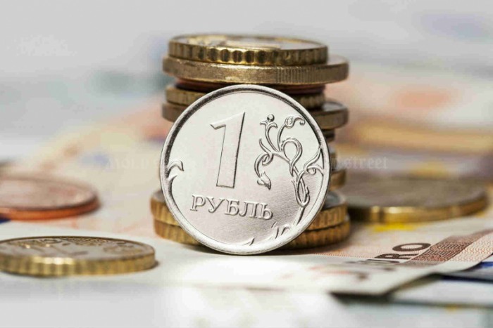 Mold-street: Rubla pierde teren. În trei ani cota monedei ruseşti în transferurile de bani a scăzut de trei ori Mold-street: Rubla pierde teren. În trei ani cota monedei ruseşti în transferurile de bani a scăzut de trei ori