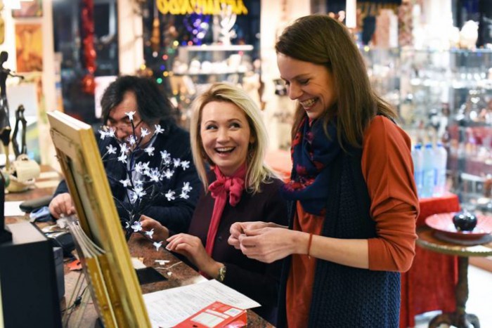 Cezara Kolesnik, artista stabilită în Belgia: Moldova trăiește în două ritmuri, a celor plecați și a celor rămași Cezara Kolesnik, artista stabilită în Belgia: Moldova trăiește în două ritmuri, a celor plecați și a celor rămași