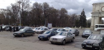 180 de zile într-un an pentru moldovenii cu dublă cetățenie, care dețin mașini cu numere străine 180 de zile într-un an pentru moldovenii cu dublă cetățenie, care dețin mașini cu numere străine