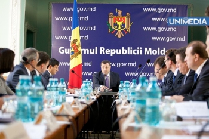 Moldovenii vor avea un „Guvern fără hârtie” începând cu 1 ianuarie 2014 Moldovenii vor avea un „Guvern fără hârtie” începând cu 1 ianuarie 2014