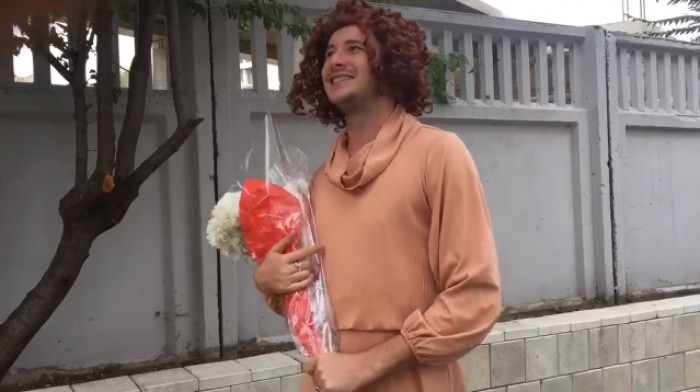 Monica Babuc, indignată de o parodie a lui Emilian Crețu: „Se dă într-un spectacol scâbros” Monica Babuc, indignată de o parodie a lui Emilian Crețu: „Se dă într-un spectacol scâbros”