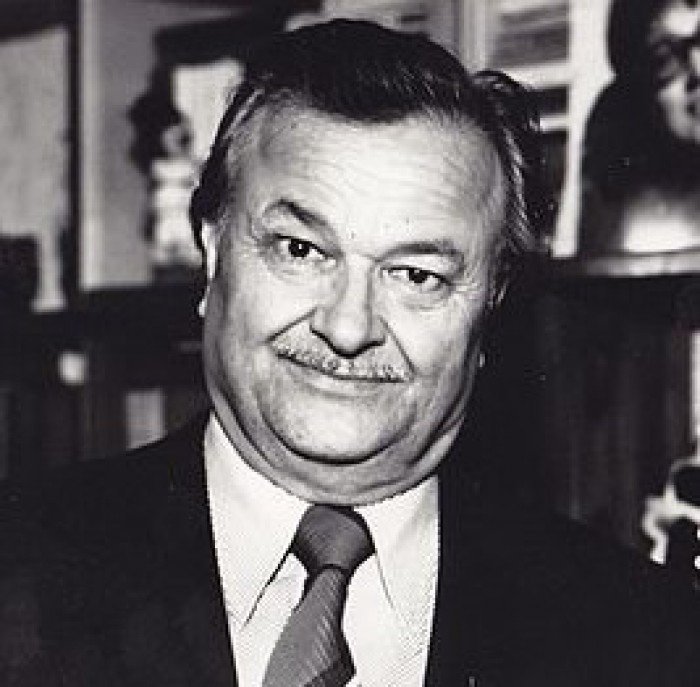 Mormântul actorului Constantin Constantinov, vandalizat. Piatra funerară ar fi fost ținta hoților de fier vechi Mormântul actorului Constantin Constantinov, vandalizat. Piatra funerară ar fi fost ținta hoților de fier vechi