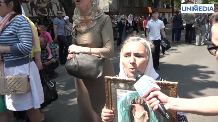 (no comment) Creștini violenți la marșul ”Fără frică”: Roagă-te, roagă-te (no comment) Creștini violenți la marșul ”Fără frică”: Roagă-te, roagă-te