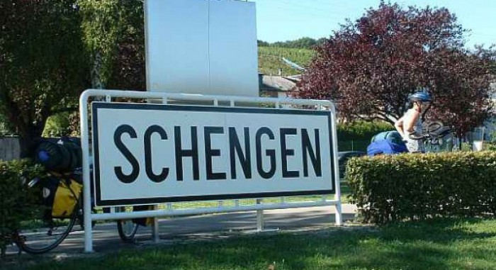 Cinci ţări Schengen cer modificarea regulilor de reintroducere a controalelor la frontierele interne Cinci ţări Schengen cer modificarea regulilor de reintroducere a controalelor la frontierele interne