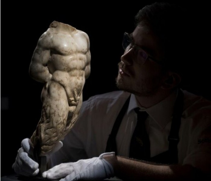 O licitație cu tematică erotică a înregistrat vânzări de peste șase milioane de euro la Londra. Ce au putut vedea oamenii O licitație cu tematică erotică a înregistrat vânzări de peste șase milioane de euro la Londra. Ce au putut vedea oamenii
