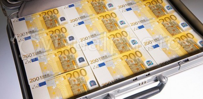 O moldoveancă căsătorită cu un italian de 80 de ani, s-a îmbogățit cu 200 000 de euro de la acesta, după care l-a părăsit O moldoveancă căsătorită cu un italian de 80 de ani, s-a îmbogățit cu 200 000 de euro de la acesta, după care l-a părăsit