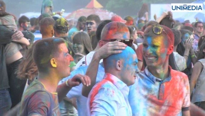 Organizatorii Festivalului Culorilor reacționează la declarațiile Primăriei Chișinău: Dnul Grozavu ar putea cere explicație celor de la Exdrupo de ce nu au venit să facă curat Organizatorii Festivalului Culorilor reacționează la declarațiile Primăriei Chișinău: Dnul Grozavu ar putea cere explicație celor de la Exdrupo de ce nu au venit să facă curat