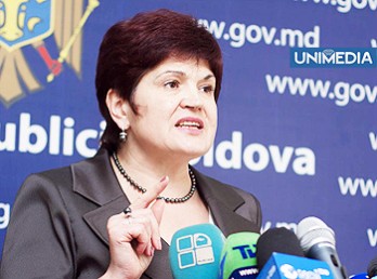 Pe Chirtoacă în Chișinău, pe democrați în țară
