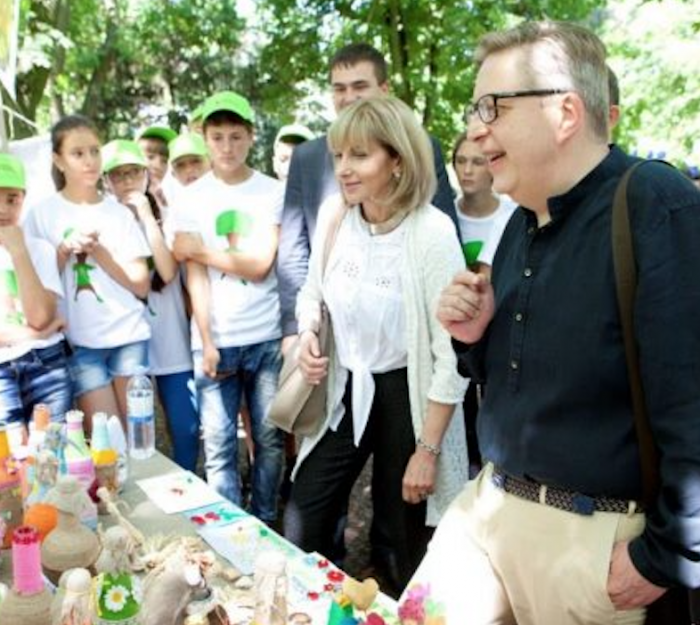 Poiect european: elevii reciclează deșeuri, construiesc turbine eoliene din plastic uzat și colectoare solare din folii de aluminiu Poiect european: elevii reciclează deșeuri, construiesc turbine eoliene din plastic uzat și colectoare solare din folii de aluminiu