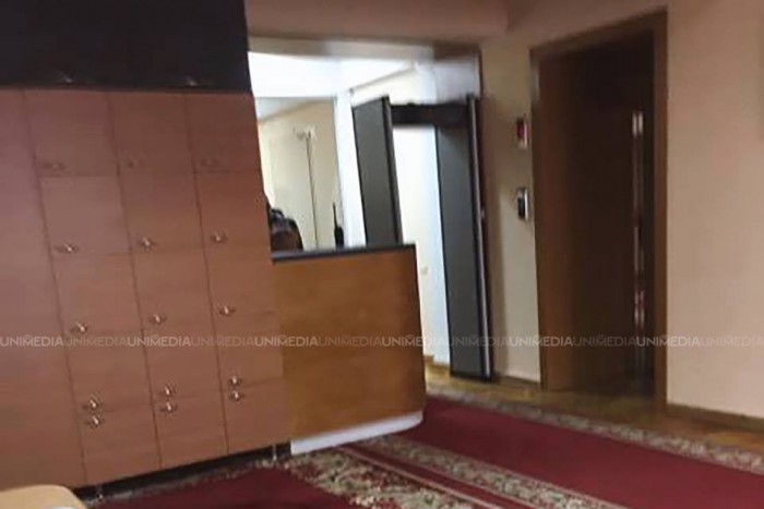 Poza zilei: La etajul cinci al clădirii Guvernului, unde se află cabinetul premierului, a fost instalat un detector de metale Poza zilei: La etajul cinci al clădirii Guvernului, unde se află cabinetul premierului, a fost instalat un detector de metale