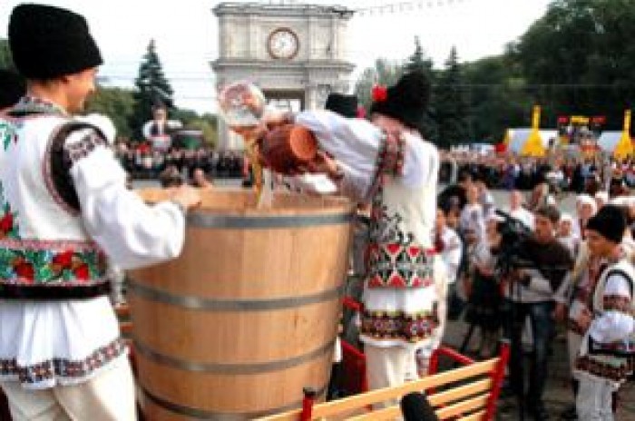 Propunere la Primăria Chișinău: Ziua Vinului să fie comasată cu Hramul Orașului