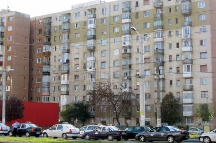 Proiect de eficientizare energetică. Blocurile locative din Chişinău, cu uși și ferestre noi