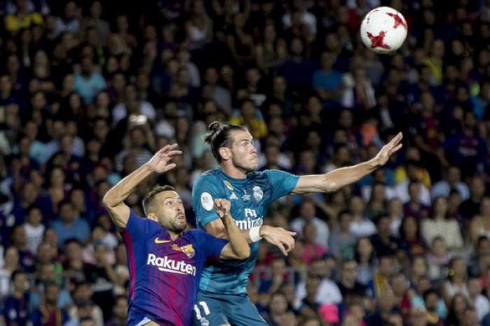 Real Madrid învinge FC Barcelona şi în retur şi cucereşte Supercupa Spaniei pentru a 10-a oară. Asensio, noul galactic al madrilenilor Real Madrid învinge FC Barcelona şi în retur şi cucereşte Supercupa Spaniei pentru a 10-a oară. Asensio, noul galactic al madrilenilor