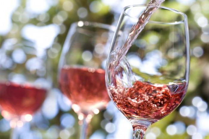Rezultatele campaniei „La vie en rosé”: 350 de participanți, 10 somelieri și 80 de tipuri de vin degustate Rezultatele campaniei „La vie en rosé”: 350 de participanți, 10 somelieri și 80 de tipuri de vin degustate