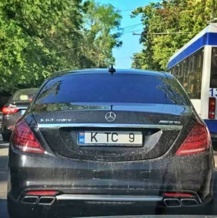 Constantin Țuțu și-a luat din nou mașină? Un superb Mercedes cu inițialele deputatului democrat a fost văzut pe străzile capitalei Constantin Țuțu și-a luat din nou mașină? Un superb Mercedes cu inițialele deputatului democrat a fost văzut pe străzile capitalei