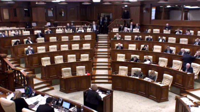 Se schimbă majoritatea? Mai mulți deputați și-ar putea părăsi fracțiunile parlamentare Se schimbă majoritatea? Mai mulți deputați și-ar putea părăsi fracțiunile parlamentare