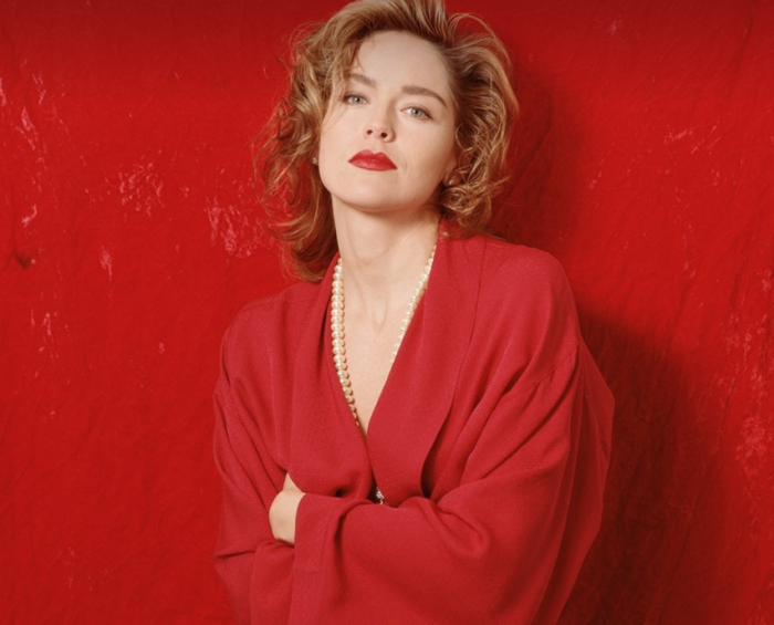 Sharon Stone refuză să se supere pe Madonna, deși cântăreața a spus că este o actriță oribil de mediocră Sharon Stone refuză să se supere pe Madonna, deși cântăreața a spus că este o actriță oribil de mediocră