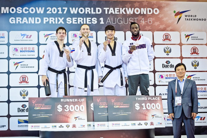 Sportivul Aaron Cook, britanicul care reprezintă Moldova, a cucerit medalia de argint la Taekwondo Sportivul Aaron Cook, britanicul care reprezintă Moldova, a cucerit medalia de argint la Taekwondo