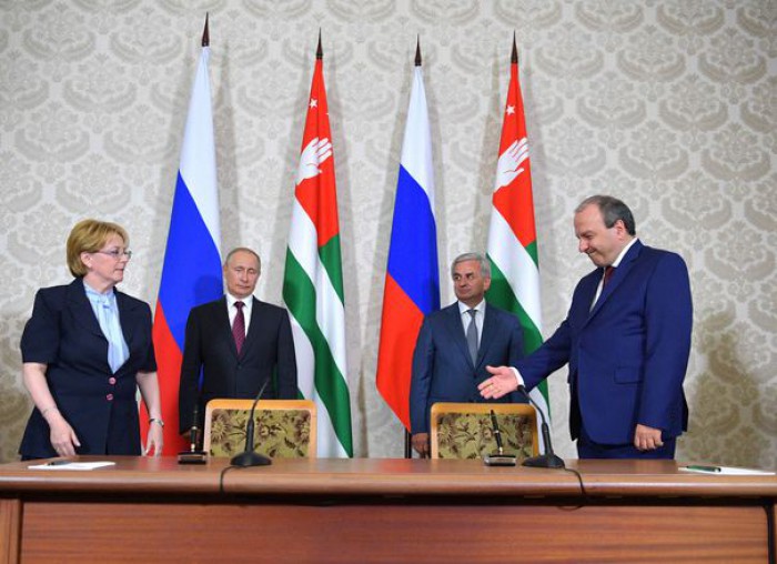 Statele Unite consideră că vizita lui Vladimir Putin în Abhazia a fost „nepotrivită” Statele Unite consideră că vizita lui Vladimir Putin în Abhazia a fost „nepotrivită”