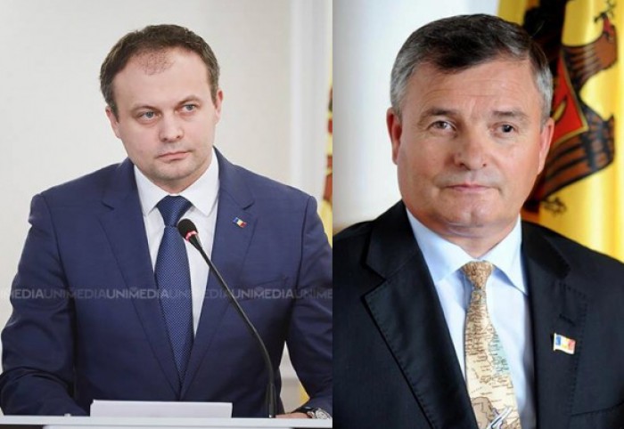 (stop cadru) Deputatul Bejan vrea laptop-uri în Parlament. Candu îi explică cum să folosească computerul (stop cadru) Deputatul Bejan vrea laptop-uri în Parlament. Candu îi explică cum să folosească computerul