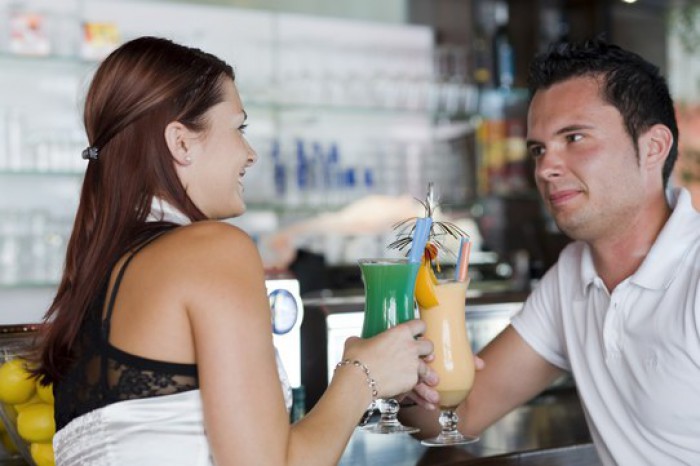 Studiu: Cum influenţează alcool relaţiile romantice Studiu: Cum influenţează alcool relaţiile romantice