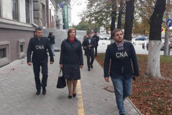 După ce a fost arestată în dosarul Spitalul Republican, viceministra Finanțelor Maria Cărăuș a fost suspendată din funcție După ce a fost arestată în dosarul Spitalul Republican, viceministra Finanțelor Maria Cărăuș a fost suspendată din funcție