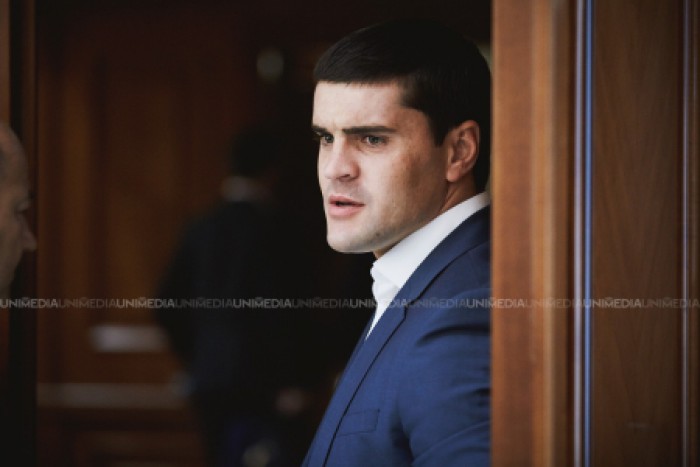 (video) Țuțu se eschivează să răspundă de ce a parcat neregulamentar: Dar cei care m-au filmat, unde erau parcați? (video) Țuțu se eschivează să răspundă de ce a parcat neregulamentar: Dar cei care m-au filmat, unde erau parcați?