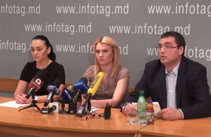 (video) Angajatele lui Efrim, „aliatele” lui Renato Usatîi (video) Angajatele lui Efrim, „aliatele” lui Renato Usatîi