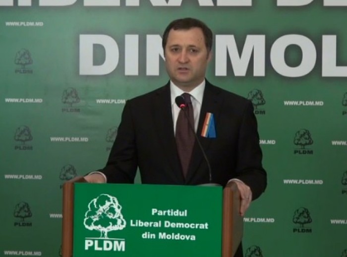 (video) Campanie PLDM: Câte un drapel RM și UE pentru fiecare instituție de învățământ din țară (video) Campanie PLDM: Câte un drapel RM și UE pentru fiecare instituție de învățământ din țară