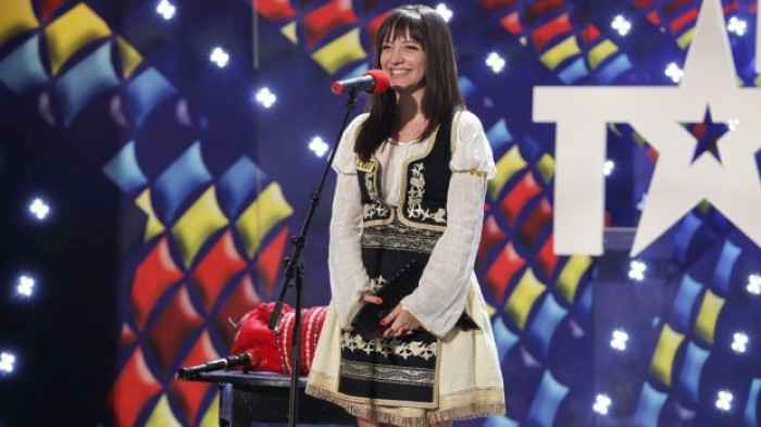 (video) Cel mai sexy moment folcloric la „Românii au talent”, oferit de moldoveanca Cornelia Tihon