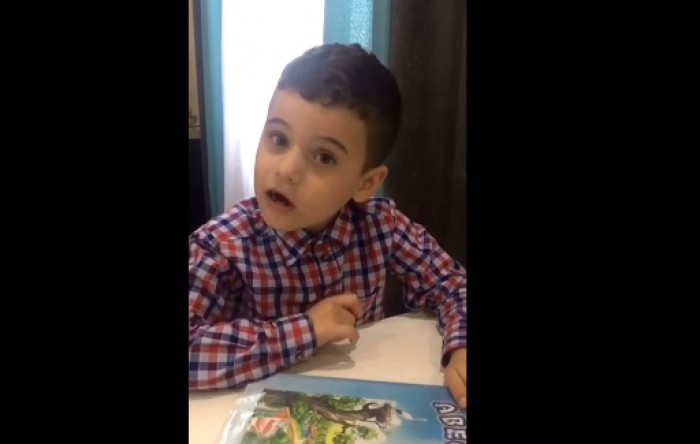 (video) Cum un elev de clasa 1 a găsit mai multe greșeli în abecedar: „Doamnă Monica Babuc, luați măsuri cu angajații dumneavoastră” (video) Cum un elev de clasa 1 a găsit mai multe greșeli în abecedar: „Doamnă Monica Babuc, luați măsuri cu angajații dumneavoastră”