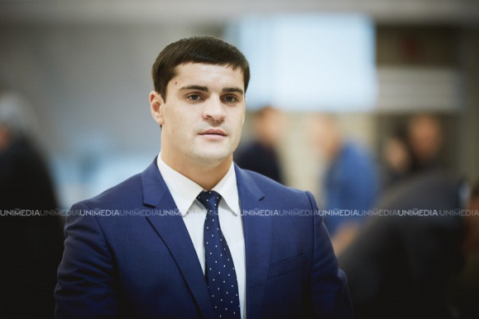 (video) Deputatul PD Constantin Țuțu, către activistul Anatol Mătăsaru: „Du-te și îți caută de treabă, deșteptule” (video) Deputatul PD Constantin Țuțu, către activistul Anatol Mătăsaru: „Du-te și îți caută de treabă, deșteptule”