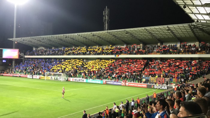 (video) Fază de cascadorii râsului pe stadionul Zimbru. Un suporter al Naționalei Moldovei a intrat pe teren (video) Fază de cascadorii râsului pe stadionul Zimbru. Un suporter al Naționalei Moldovei a intrat pe teren