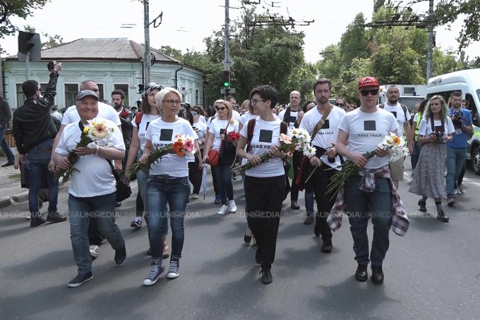 (video) Flori, ouă și apă sfințită. Cum s-a desfășurat marșul de solidaritate „Fără Frică” (video) Flori, ouă și apă sfințită. Cum s-a desfășurat marșul de solidaritate „Fără Frică”