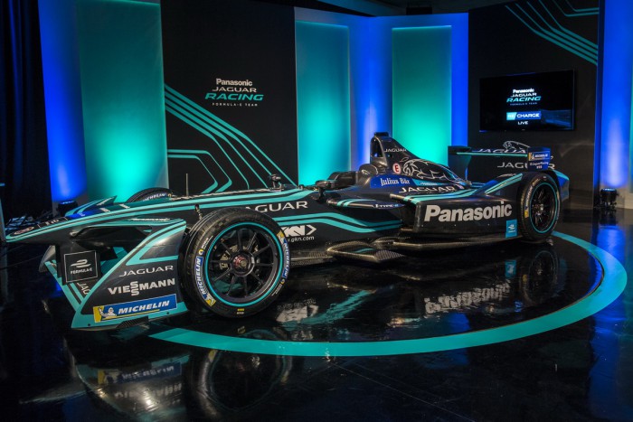 (video) Jaguar a prezentat noul monopost pentru sezonul IV din Formula E, dar şi un pilot nou (video) Jaguar a prezentat noul monopost pentru sezonul IV din Formula E, dar şi un pilot nou