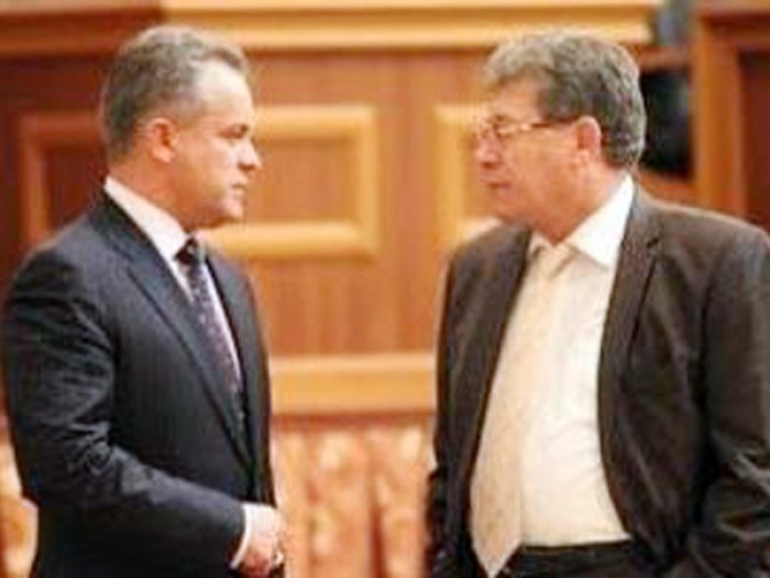 (video) Lui Plahotniuc îi vine greu să-l comenteze pe Ghimpu (video) Lui Plahotniuc îi vine greu să-l comenteze pe Ghimpu