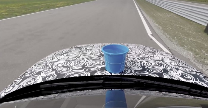 (video) Maniabilitatea şi stabilitatea noului Audi A8, testate cu o căldare cu apă şi un trabuc (video) Maniabilitatea şi stabilitatea noului Audi A8, testate cu o căldare cu apă şi un trabuc