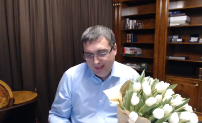 (video) Nostalgic! Renato Usatîi recită o poezie dedicată tuturor femeilor alcătuită de el (video) Nostalgic! Renato Usatîi recită o poezie dedicată tuturor femeilor alcătuită de el