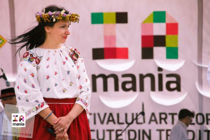 (video) O horă gigantică și doar ii împunse cu acul. Ce surprize vă așteaptă la cel mai colorat festival al anului - IA MANIA (video) O horă gigantică și doar ii împunse cu acul. Ce surprize vă așteaptă la cel mai colorat festival al anului - IA MANIA