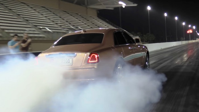 (video) Performanţele dinamice ale unui Rolls-Royce Ghost au fost testate pe o pistă de drag (video) Performanţele dinamice ale unui Rolls-Royce Ghost au fost testate pe o pistă de drag