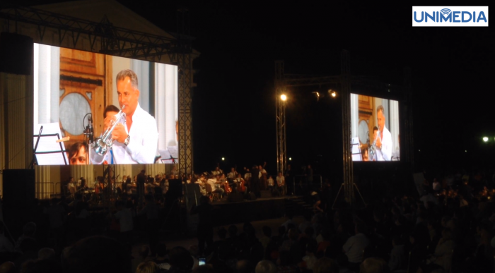 (video) Plahotniuc a cântat la trompetă în centrul Capitalei (video) Plahotniuc a cântat la trompetă în centrul Capitalei
