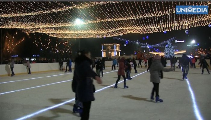 (video) Premieră pentru Moldova: Un patinoar în aer liber a fost deschis în PMAN