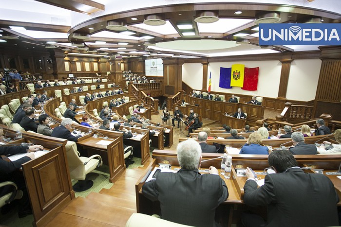 (video) Sintagma „limba moldovenească” a iscat noi dispute în Parlament (video) Sintagma „limba moldovenească” a iscat noi dispute în Parlament