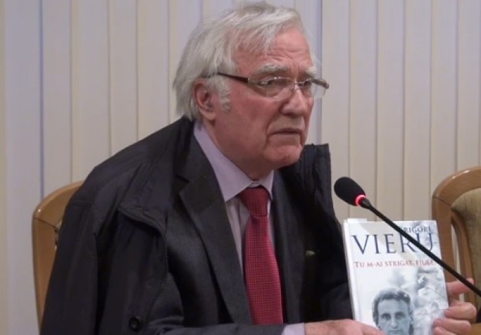 (video) Spiridon Vangheli a prezentat o culegere cu poezii de Grigore Vieru